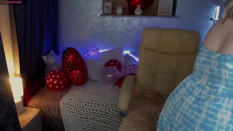 Snapshot of tinkerrbelll chatting on February 7, 12:42 am TinkerrBelll online show from February 7, 12:42 am