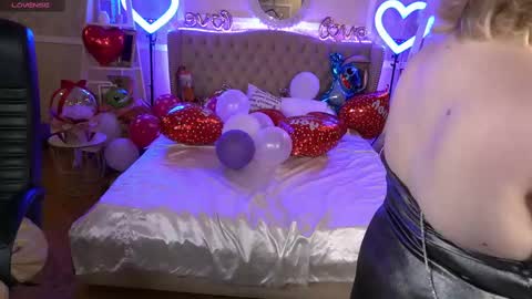 Snapshot of tinkerrbelll chatting on February 18, 7:52 pm TinkerrBelll online show from February 18, 7:52 pm