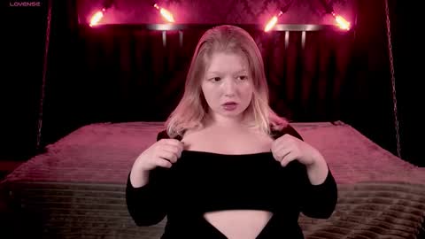 Snapshot of tinkerrbelll chatting on October 6, 7:22 pm TinkerrBelll online show from October 6, 7:22 pm