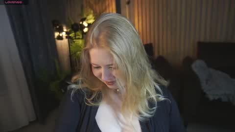 TinkerrBelll online show from April 6, 7:04 pm