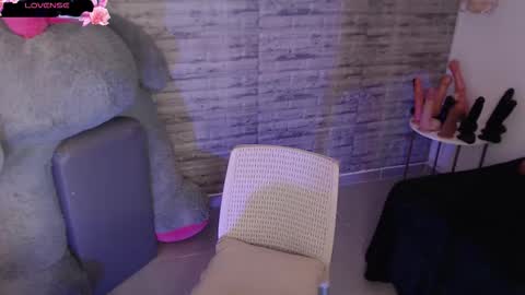 Tinna Goddess online show from January 6, 4:43 pm