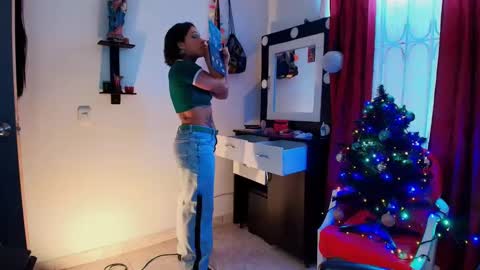 I AM BELLA  ----------- follow my  IG  TINNS 69 online show from December 24, 9:22 pm