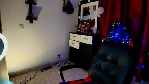 I AM BELLA  ----------- follow my  IG  TINNS 69 online show from December 29, 1:02 am