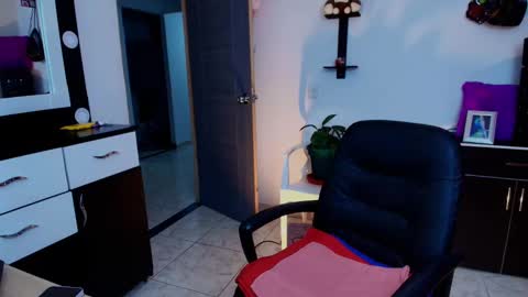 I AM BELLA  ----------- follow my  IG  TINNS 69 online show from January 14, 2:40 am