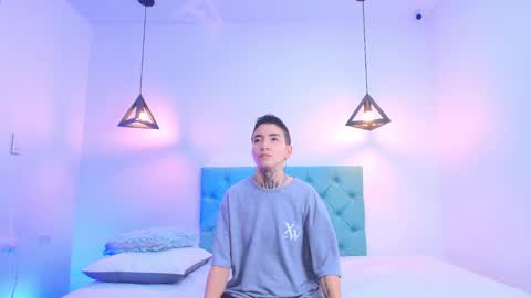 Snapshot of tinny_and_candy chatting on February 5, 1:11 pm TINNY AND CANDY online show from February 5, 1:11 pm