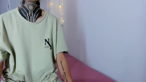 Snapshot of tinny_and_candy chatting on October 29, 11:23 am TINNY AND CANDY online show from October 29, 11:23 am