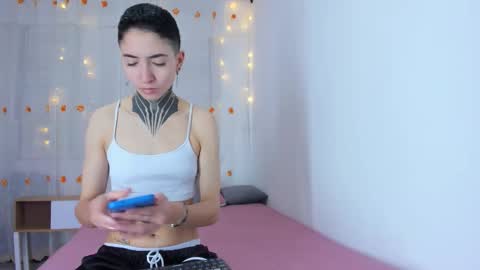 Snapshot of tinny_and_candy chatting on November 3, 11:55 am TINNY AND CANDY online show from November 3, 11:55 am