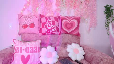 Tiny  online show from April 7, 7:09 am