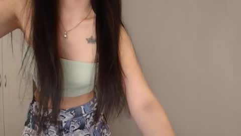 Snapshot of tiny_cute chatting on May 23, 8:35 pm Lia online show from May 23, 8:35 pm