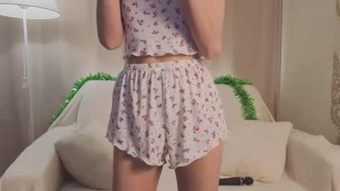 Lily online show from January 12, 6:02 pm