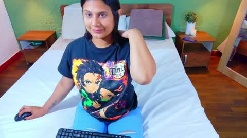 tiny_whore18 online show from April 7, 4:51 pm
