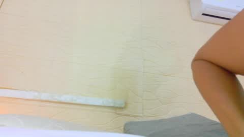 Snapshot of tiny_whore18 chatting on May 9, 7:24 am tiny_whore18 online show from May 9, 7:24 am