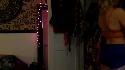 tinyandtatted420 online show from November 3, 1:19 am