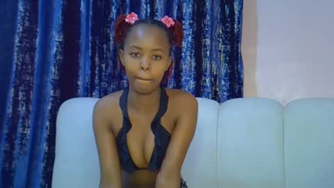 Snapshot of tinybarbie_ chatting on June 18, 9:47 am Barbie online show from June 18, 9:47 am