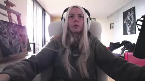 stage Kylie Sinner  brand CLITBAIT online show from October 30, 7:36 pm