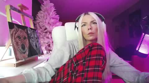 stage Kylie Sinner  brand CLITBAIT online show from November 7, 8:47 am