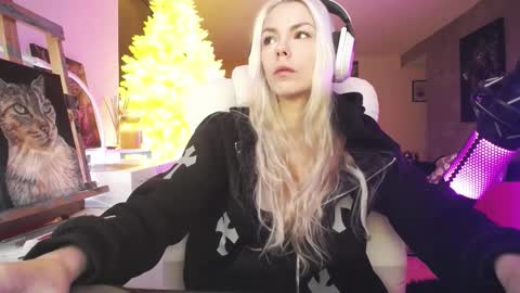 stage Kylie Sinner  brand CLITBAIT online show from February 2, 10:30 pm