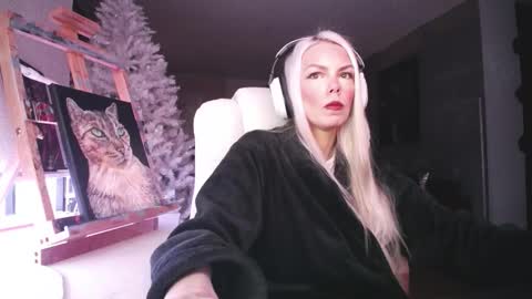 stage Kylie Sinner  brand CLITBAIT online show from February 8, 5:33 am