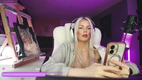 stage Kylie Sinner  brand CLITBAIT online show from February 27, 8:58 am