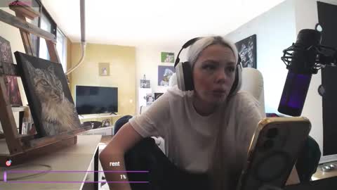 stage Kylie Sinner  brand CLITBAIT online show from March 2, 7:32 pm