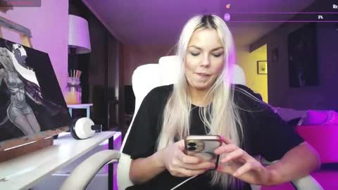 stage Kylie Sinner  brand CLITBAIT online show from June 5, 3:02 am