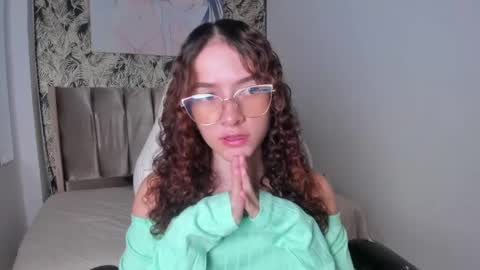 Snapshot of tinysophi chatting on June 4, 2:23 pm tinysophi online show from June 4, 2:23 pm