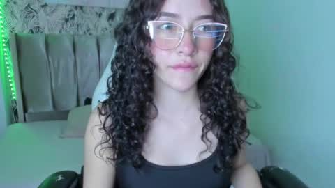 Snapshot of tinysophi chatting on June 26, 2:43 pm tinysophi online show from June 26, 2:43 pm