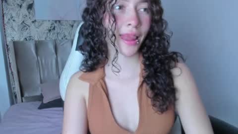 Snapshot of tinysophi chatting on June 27, 2:23 pm tinysophi online show from June 27, 2:23 pm