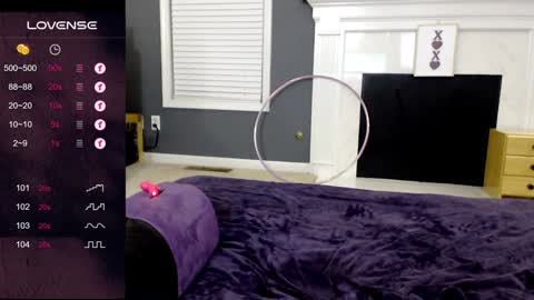 Snapshot of tinyvixxen chatting on January 27, 1:59 am V - Read the bio please thanks. online show from January 27, 1:59 am