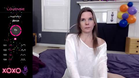 Snapshot of tinyvixxen chatting on March 10, 10:45 pm V - Read the bio please thanks. online show from March 10, 10:45 pm