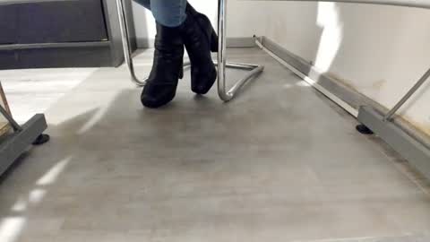 Anna online show from January 10, 4:42 pm