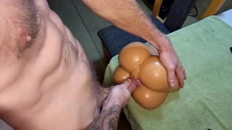 Snapshot of tisanondude chatting on February 11, 12:06 am TisAnonDude online show from February 11, 12:06 am