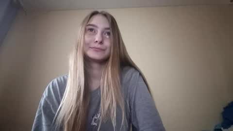 Hi Im Carry 18 years old online show from November 11, 6:35 am