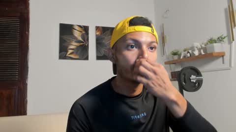 Snapshot of titobell10 chatting on April 1, 4:02 am titobell10 online show from April 1, 4:02 am