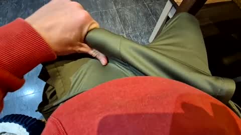 Snapshot of toadinhole chatting on December 22, 11:41 pm Toady online show from December 22, 11:41 pm