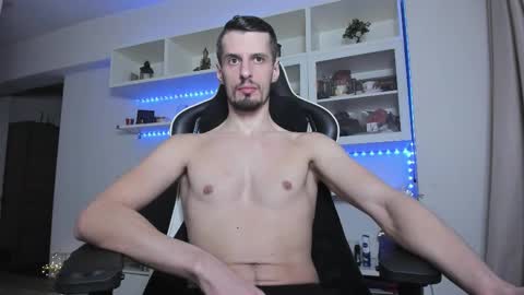 Snapshot of toddclaytonn chatting on December 18, 11:33 pm Todd online show from December 18, 11:33 pm