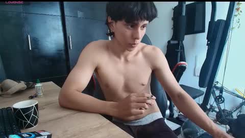 Snapshot of tokio2005 chatting on December 16, 2:55 pm tokio2005 online show from December 16, 2:55 pm