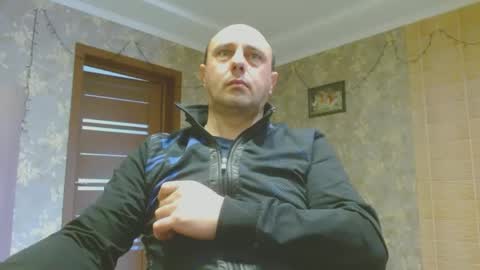 Snapshot of tolianuch chatting on February 11, 11:10 am Huligan online show from February 11, 11:10 am