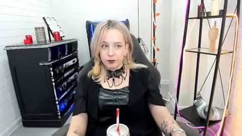 Tolli Moll online show from December 2, 12:18 pm