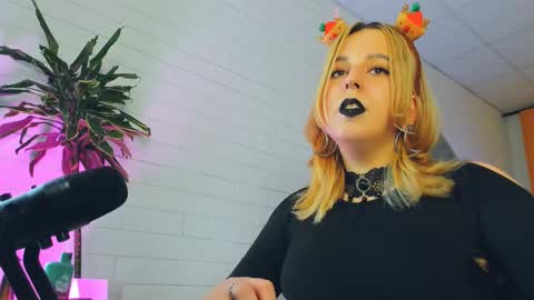 Tolli Moll online show from December 9, 3:11 pm