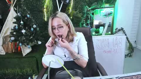 Tolli Moll online show from December 19, 1:18 pm