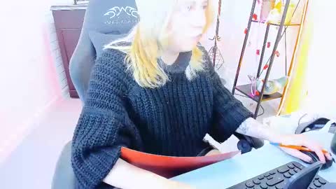 Tolli Moll online show from December 27, 3:26 pm