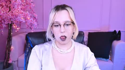 Tolli Moll online show from January 15, 5:19 am