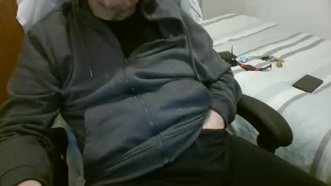 Snapshot of toloneo1 chatting on February 15, 1:10 am toloneo1 online show from February 15, 1:10 am