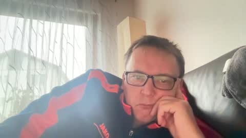 Snapshot of tom6644 chatting on December 13, 9:46 am Tom online show from December 13, 9:46 am