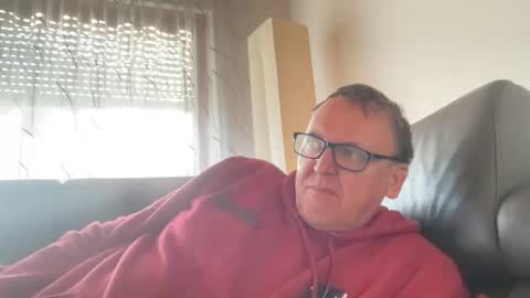 Snapshot of tom6644 chatting on January 10, 12:04 pm Tom online show from January 10, 12:04 pm