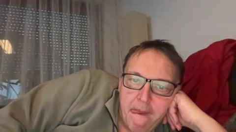 Snapshot of tom6644 chatting on March 8, 5:33 pm Tom online show from March 8, 5:33 pm