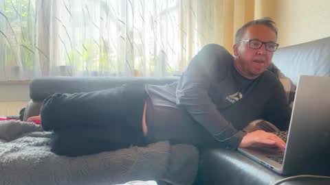 Tom online show from April 25, 8:06 am