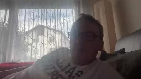 Snapshot of tom6644 chatting on June 6, 6:29 am Tom online show from June 6, 6:29 am