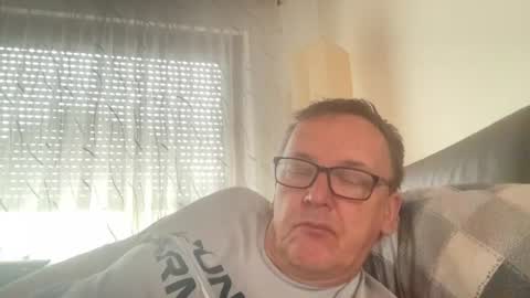 Snapshot of tom6644 chatting on June 11, 4:27 pm Tom online show from June 11, 4:27 pm